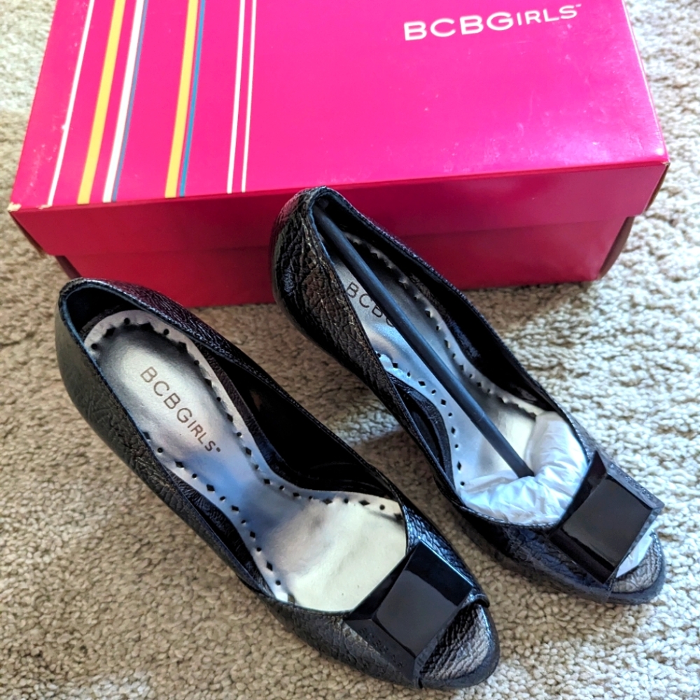BCBGirls black marble patent leather peep toe high heels size 7.